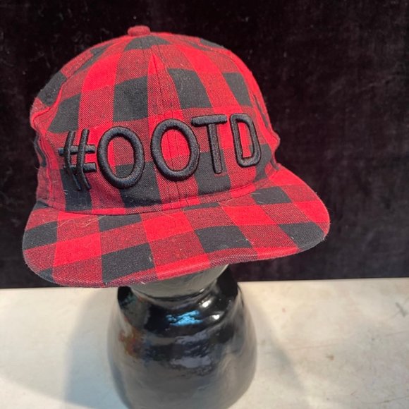 SNAP BACK BASEBALL CAP - Picture 1 of 2